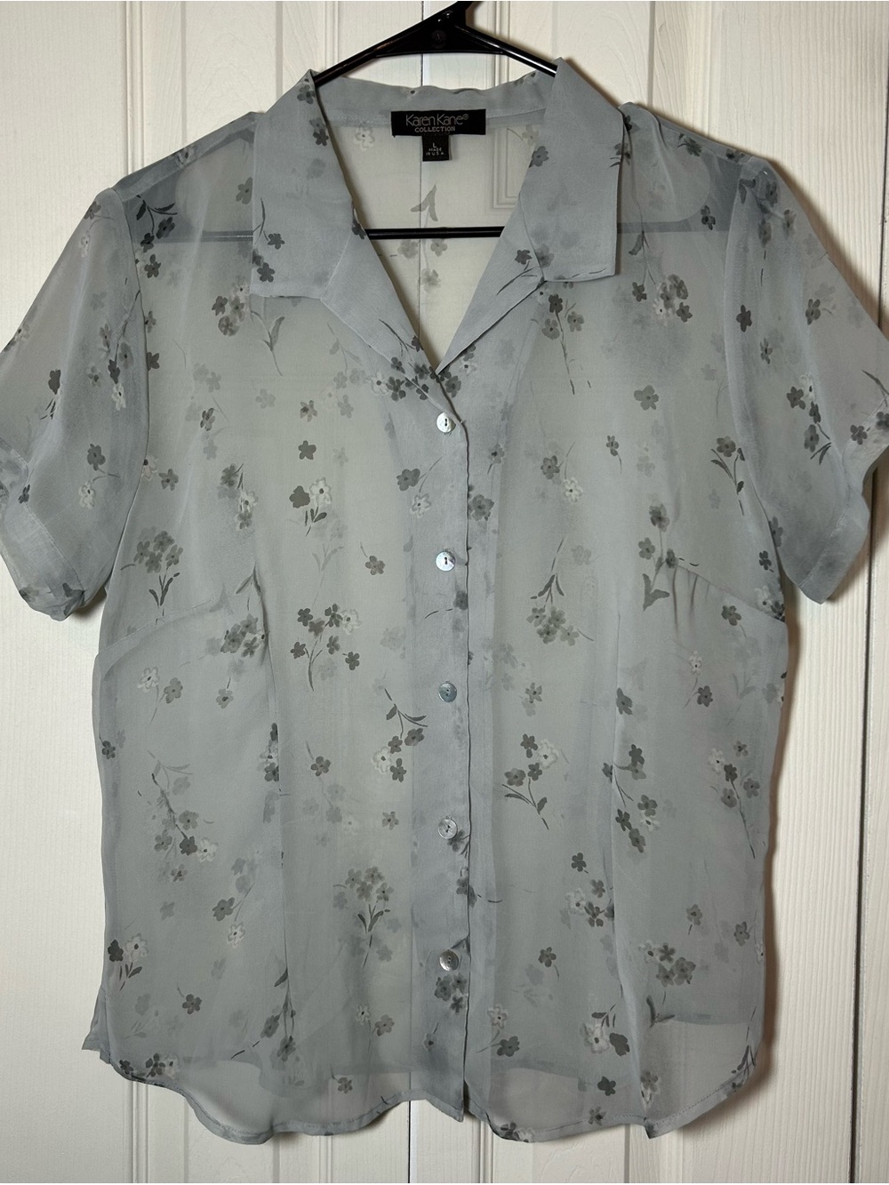 Karen Kane Pale Gray Sheer Floral Button-Front Blouse, Size L